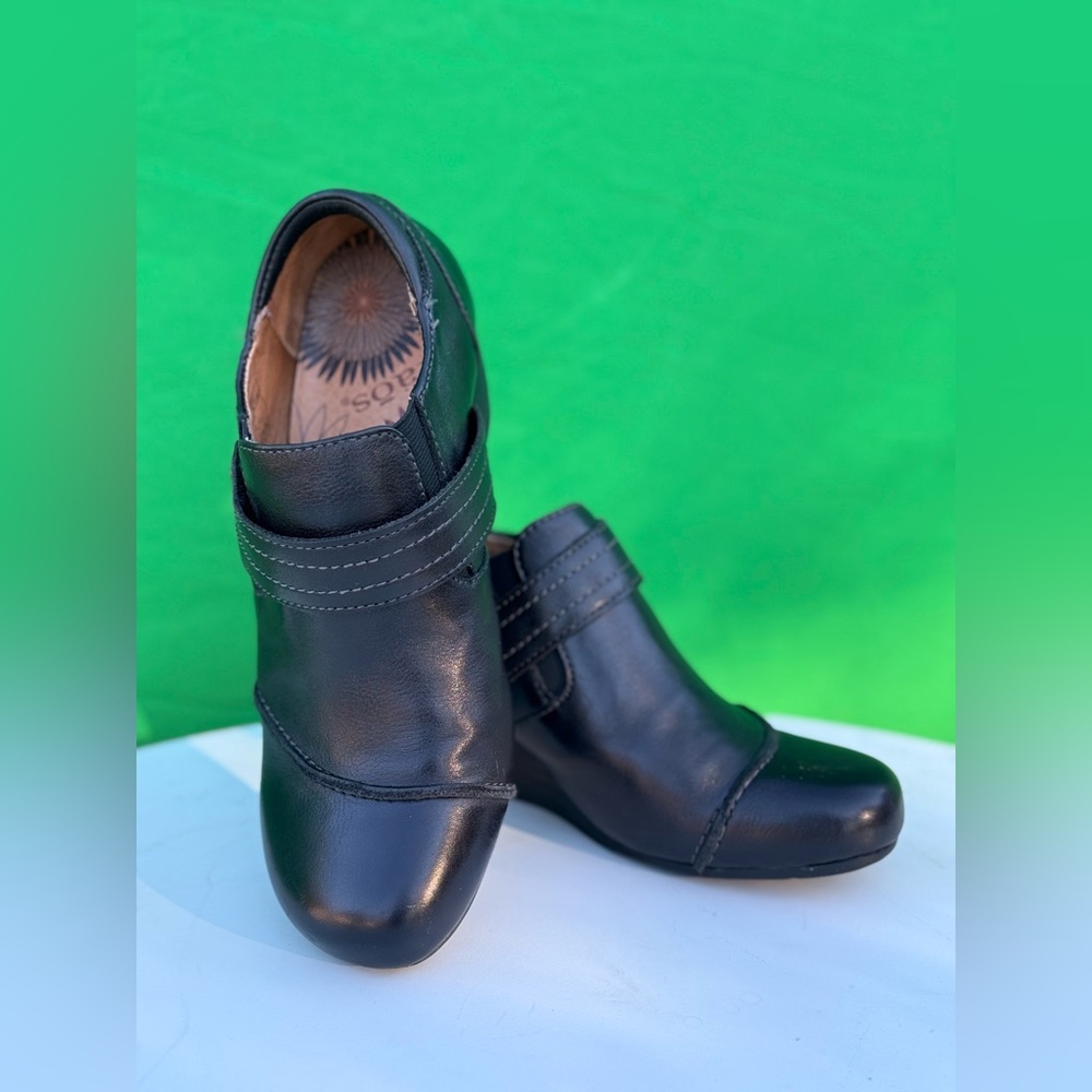 Taos Splurge Black Leather Mary Jane Wedge Shoes - Size 6 -UNWORN -SKU SPL-12739